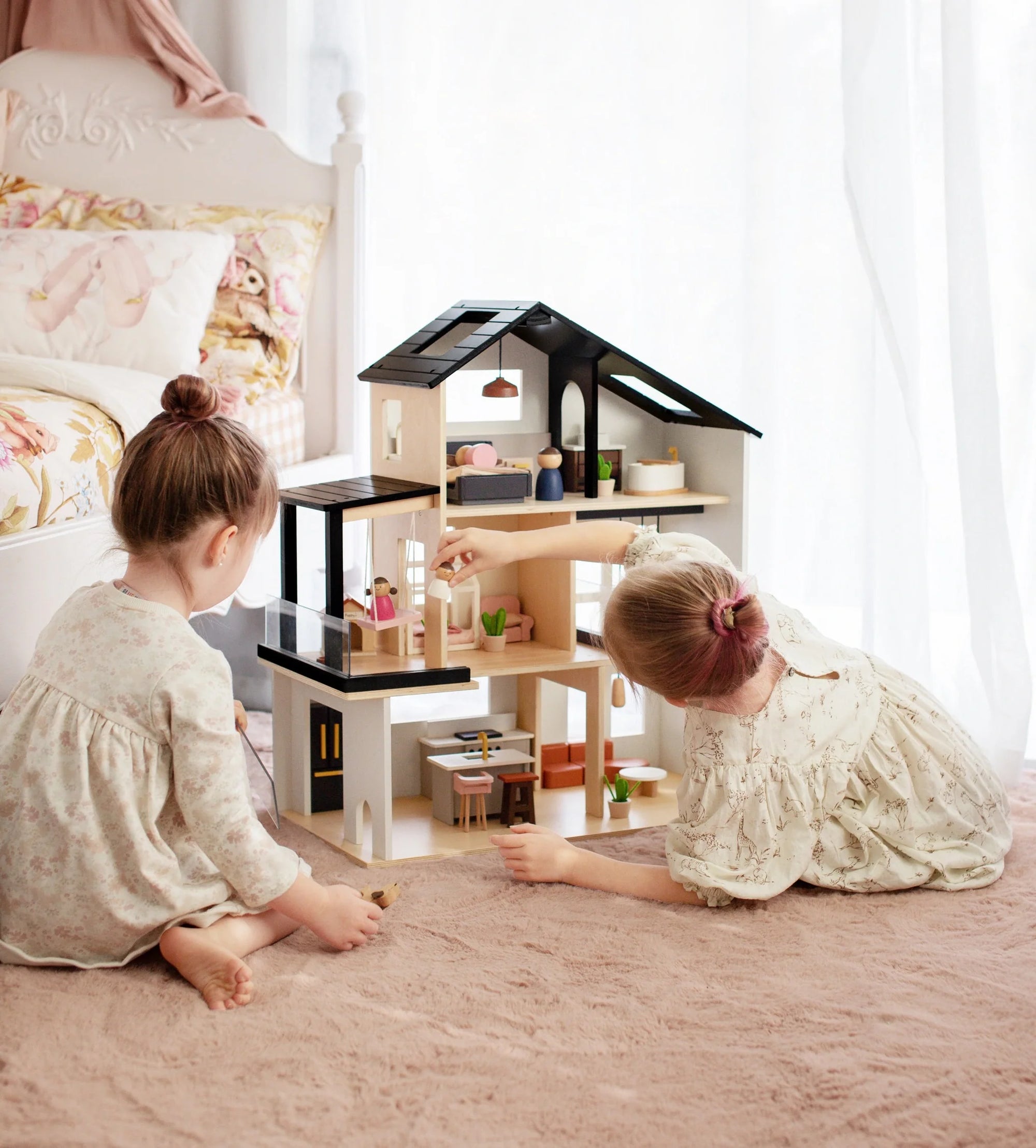 Sweetwood Chic Modern Family Dollhouse