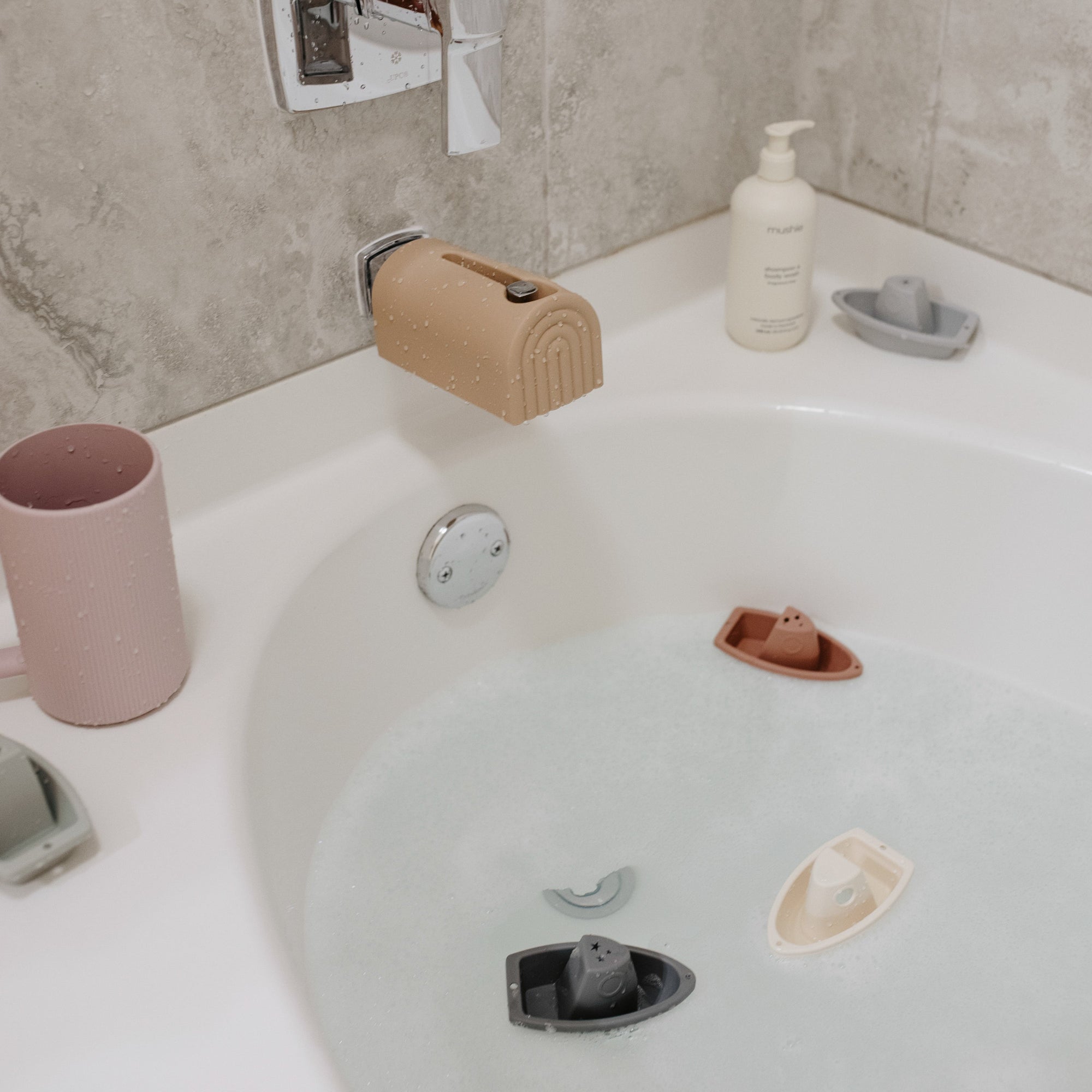 Spout Cover for Bath Tub