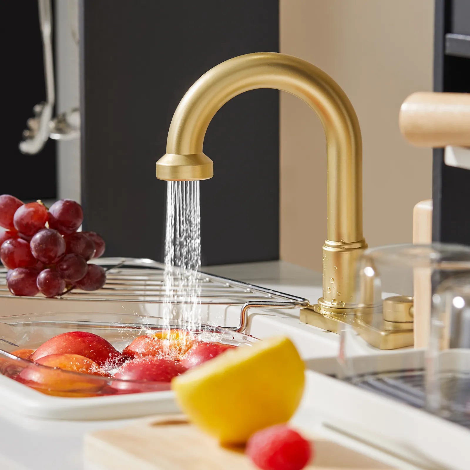 Iconic Aqua Kitchen with Real-Flow Water System - Black