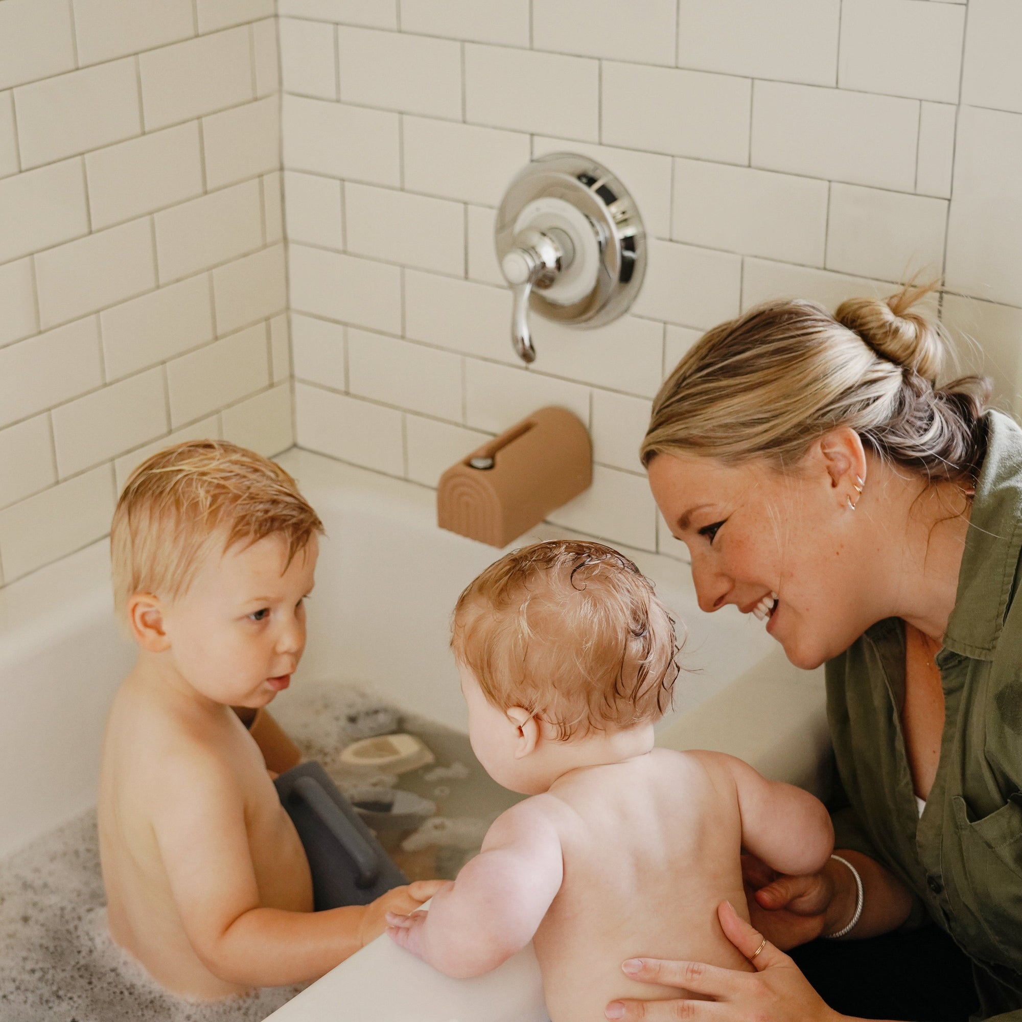 Fluted Modern Baby Bath Time Rinse Cup