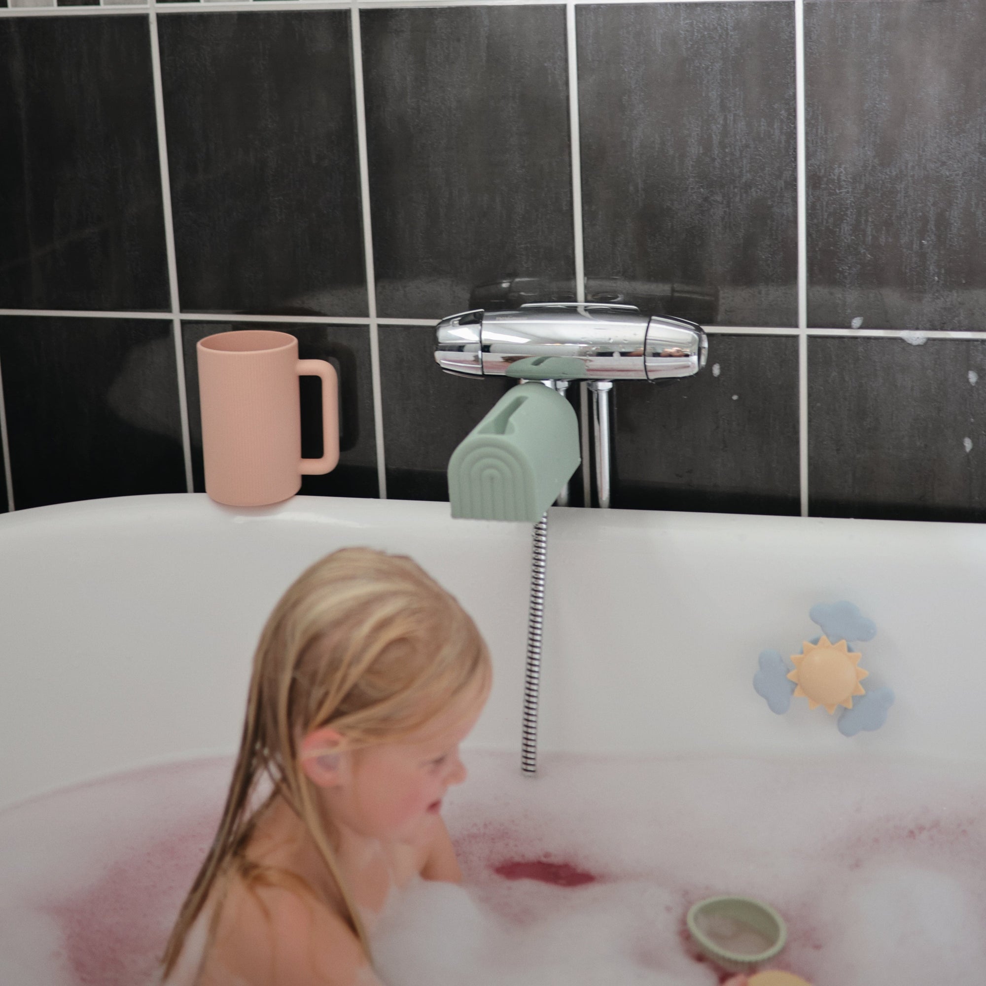 Fluted Modern Baby Bath Time Rinse Cup