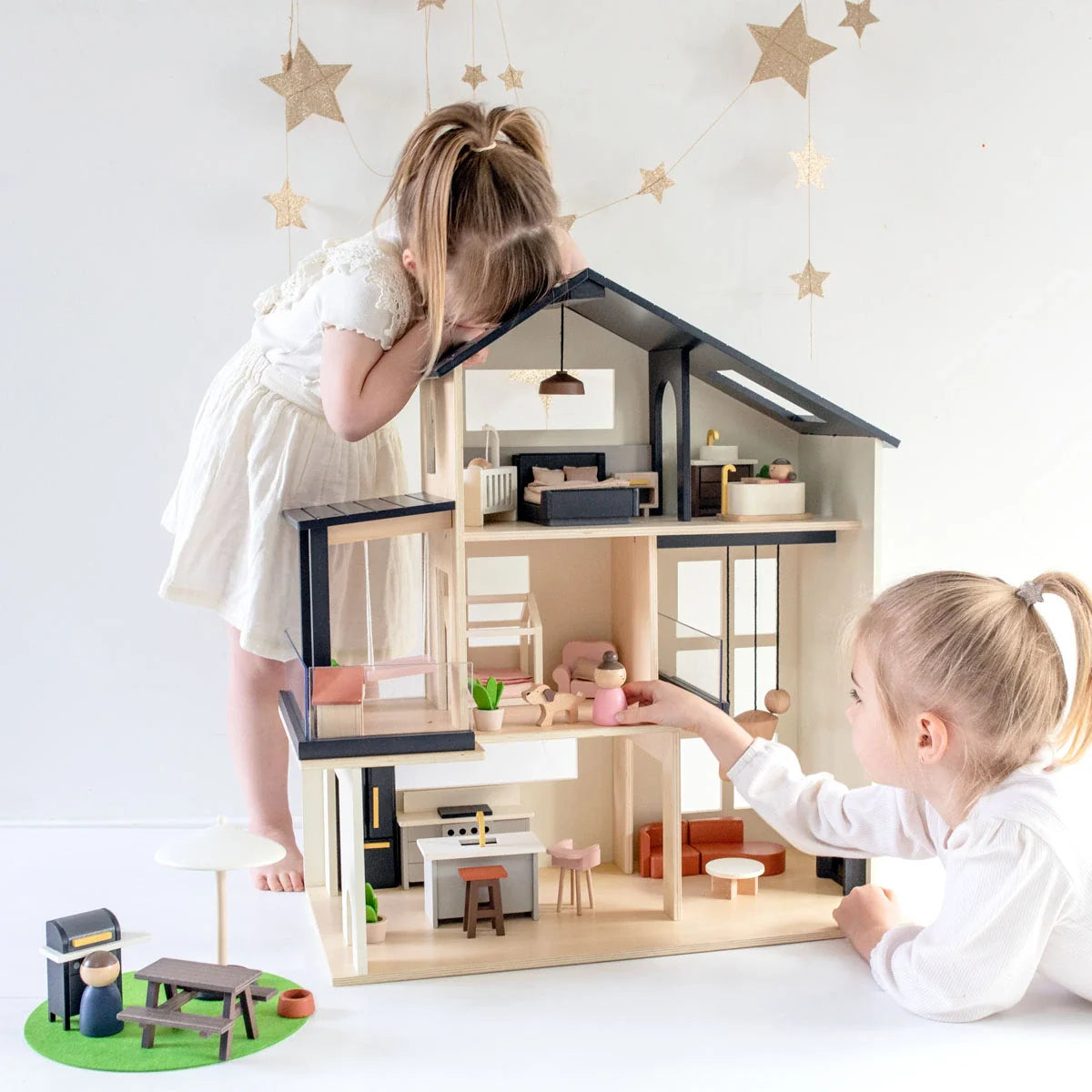Sweetwood Chic Modern Family Dollhouse